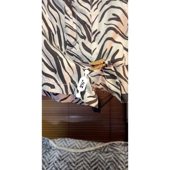 Cynthia Rowley Zebra Print Shorts - Size 6 - Picture 7 of 9